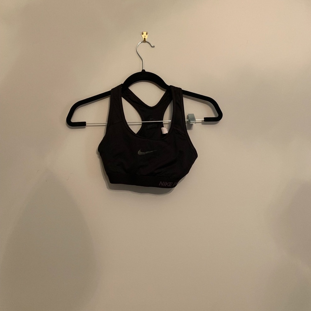 Black Nike Pro sports bra
